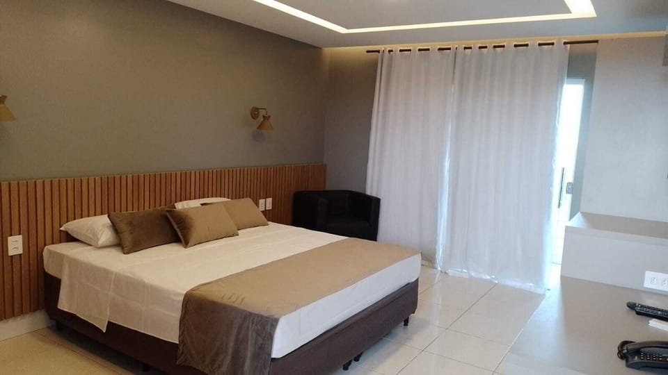 Deluxe Room, Balcony | Minibar, individually furnished, desk, laptop workspace