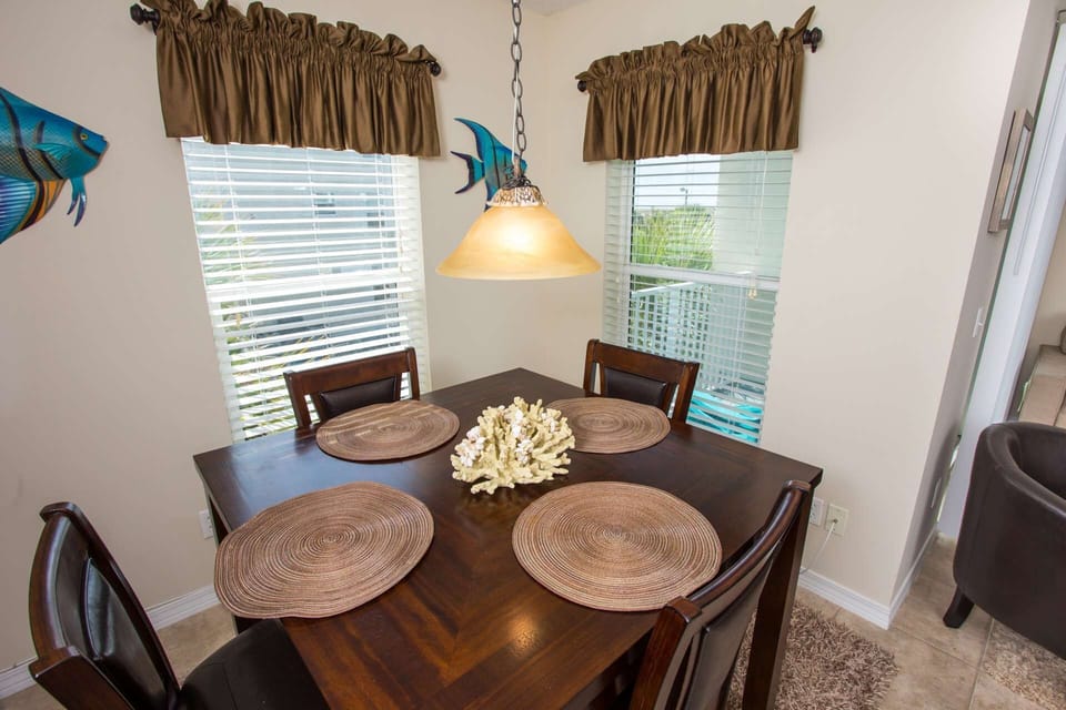 Dining table seats 4