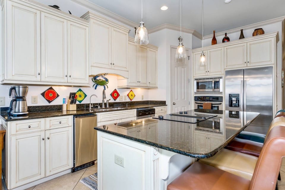 Fully equipped kitchen with granite countertops