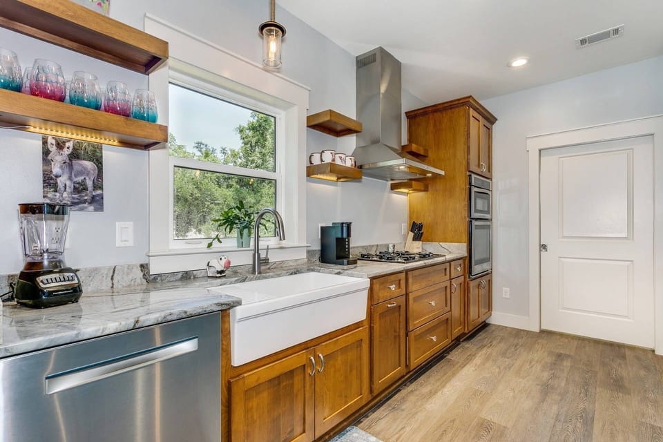 Farmhouse sink and under cabinet lighting