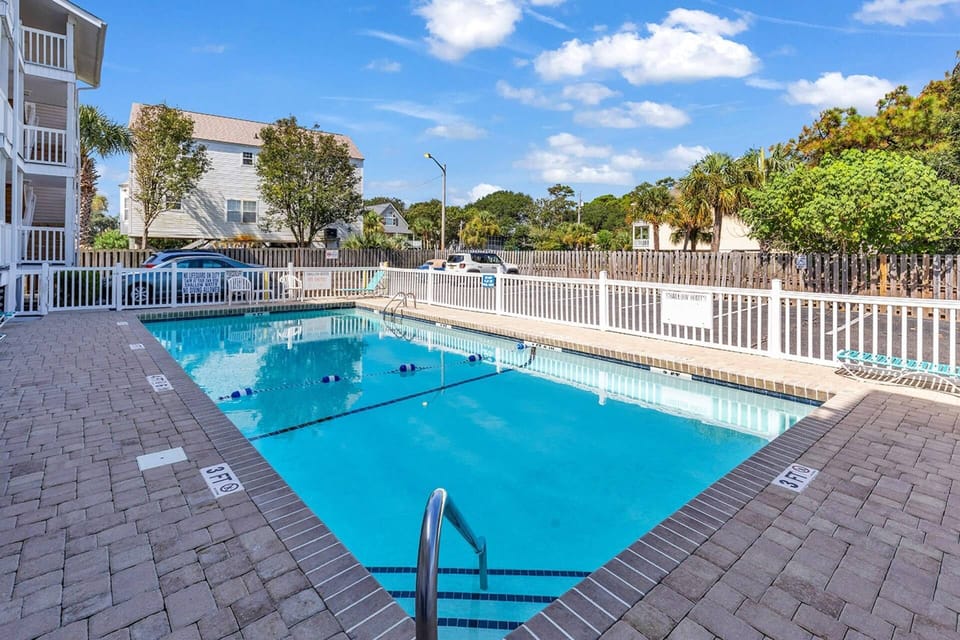 Shared Pool and Sun Deck