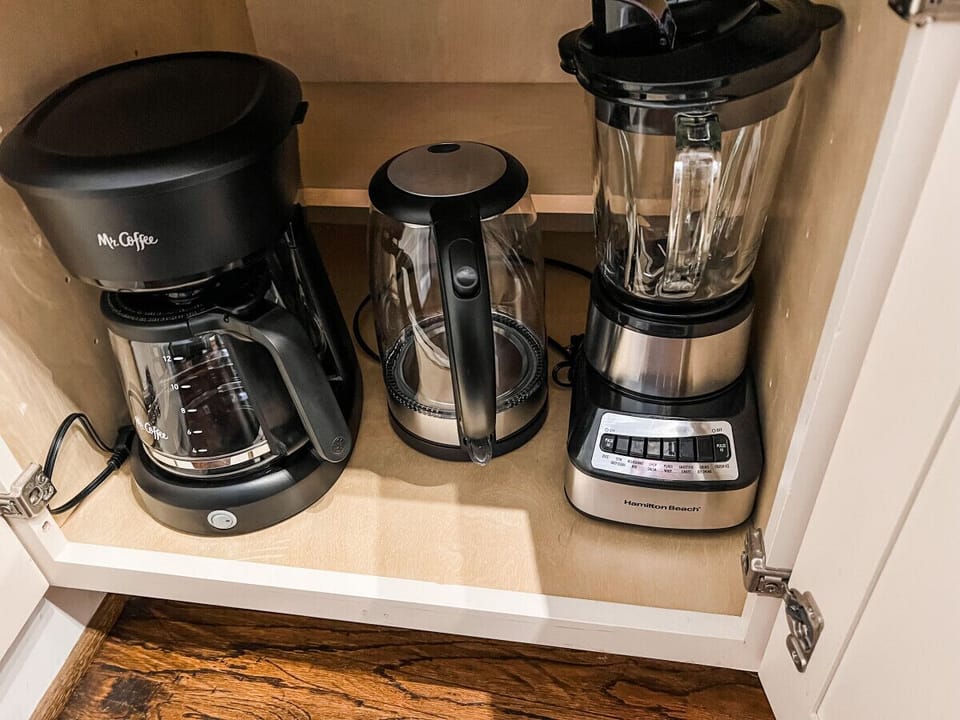 Full size coffee maker, electric kettle & blender