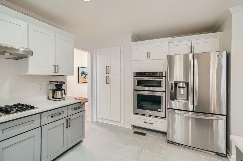15 Kitchen.jpg