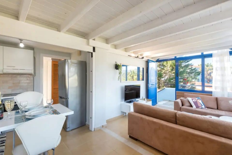 Luxury Apartment, 2 Bedrooms, Sea View | Living room | 32-inch Smart TV with satellite channels, TV, Netflix