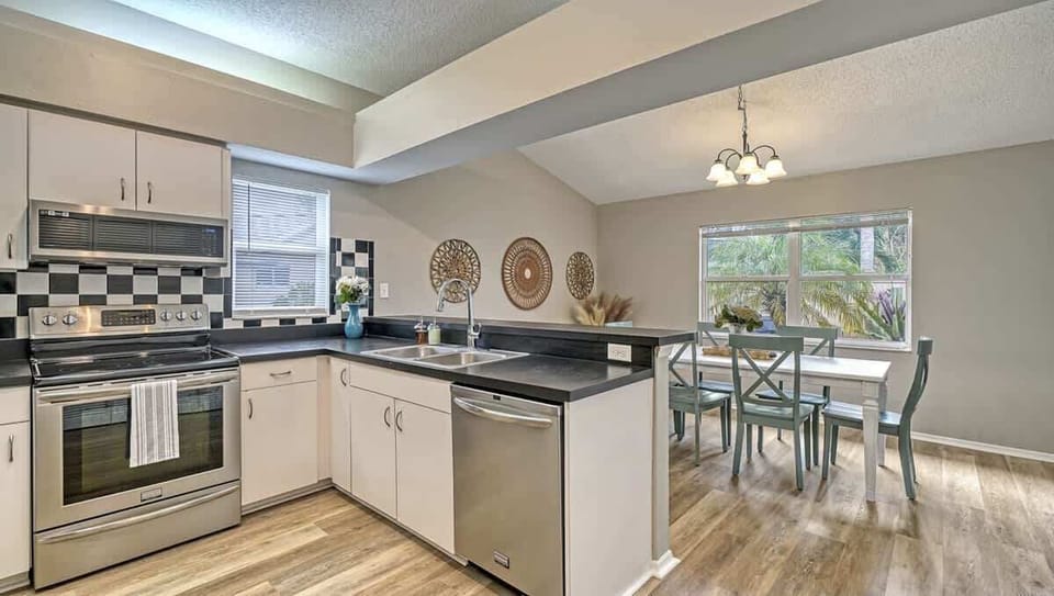 Full kitchen equipped for your visit