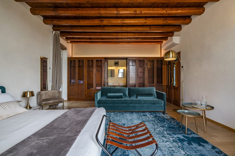 Minibar, in-room safe, desk, laptop workspace