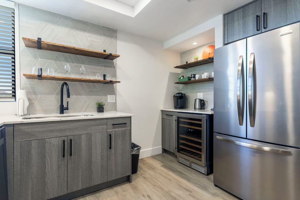 Apartment, 1 Bedroom | Private kitchen | Fridge, microwave, oven, stovetop