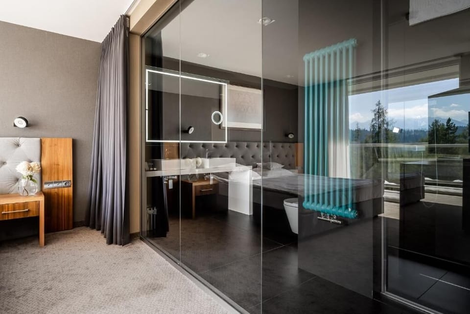 Exclusive Double or Twin Room, Mountain View | Bathroom | Separate tub and shower, free toiletries, hair dryer, slippers