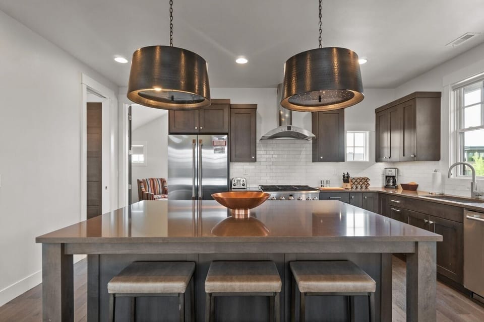 House, 5 Bedrooms | Private kitchen | Fridge, oven, stovetop, coffee/tea maker