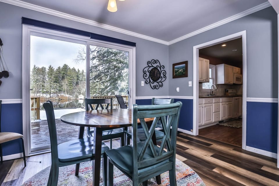 dining area overlooks the river