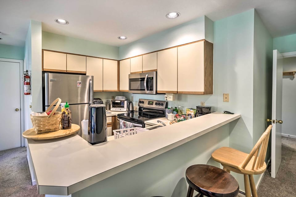 Kitchen | Equipped w/ Cooking Basics