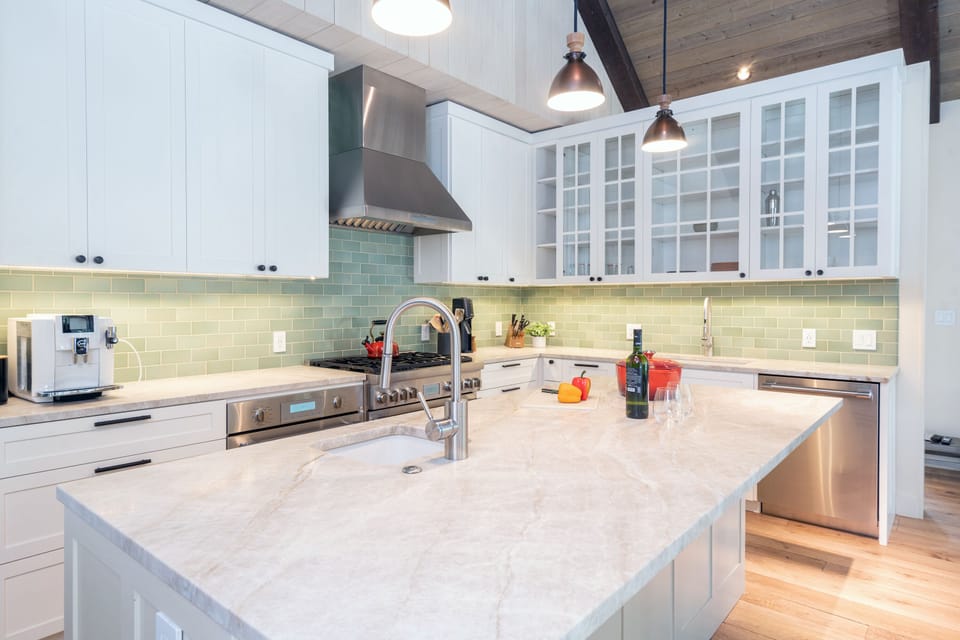 4.0-mountain-modern-rustic-mountain-village-kitchen-1