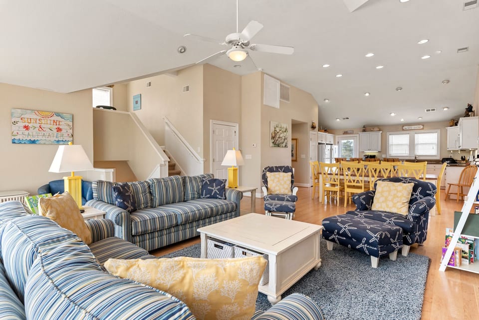JR4228: Pirate's Booty | Top Level Living Area