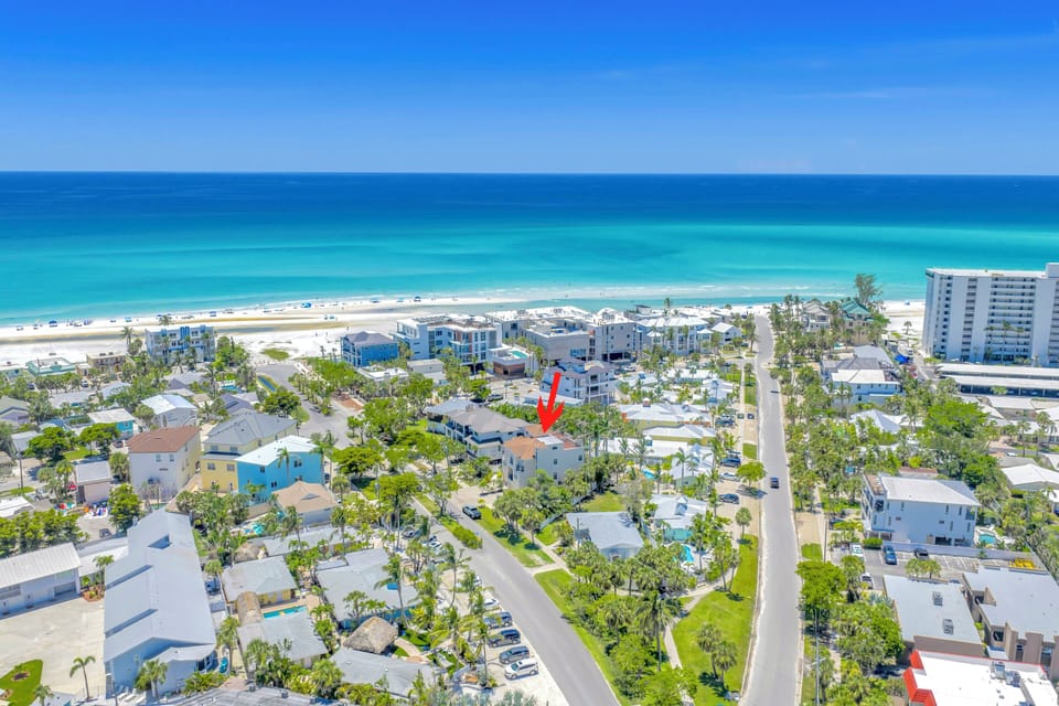 117 Columbus Blvd. Siesta Key, FL 34242