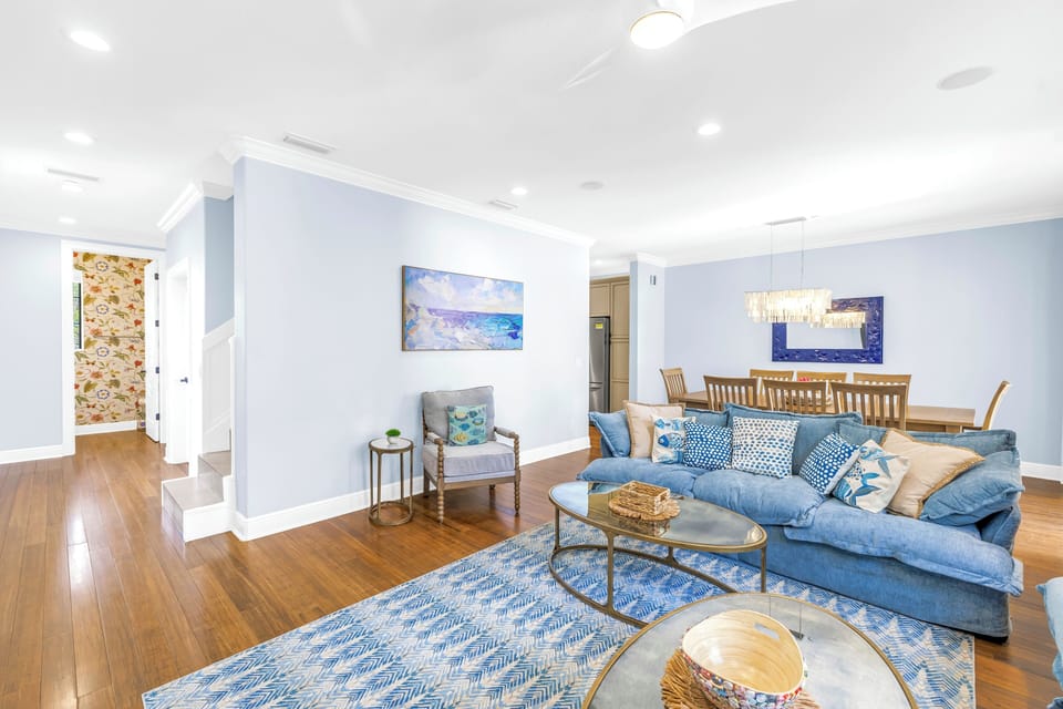 Siesta Key | 4BR – Open Living & Dining Layout