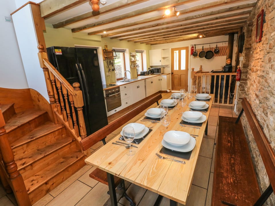 Cottage | Dining