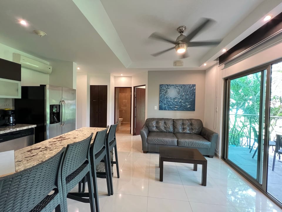 2BR FAMILY SUITE W/Kitchen, Living room, 2 Masters, 2 bath, 3 balconies | Living area | 40-inch flat-screen TV with digital channels, TV
