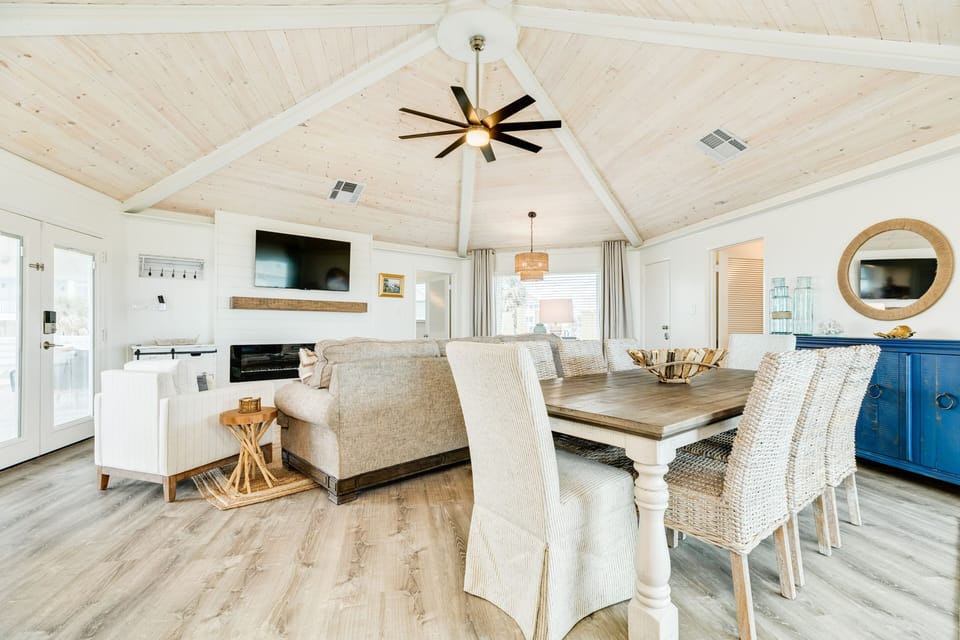 Comfortably sit up to 8 at the dining table