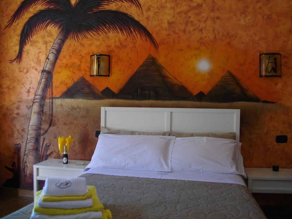 1 bedroom, premium bedding, down comforters, minibar