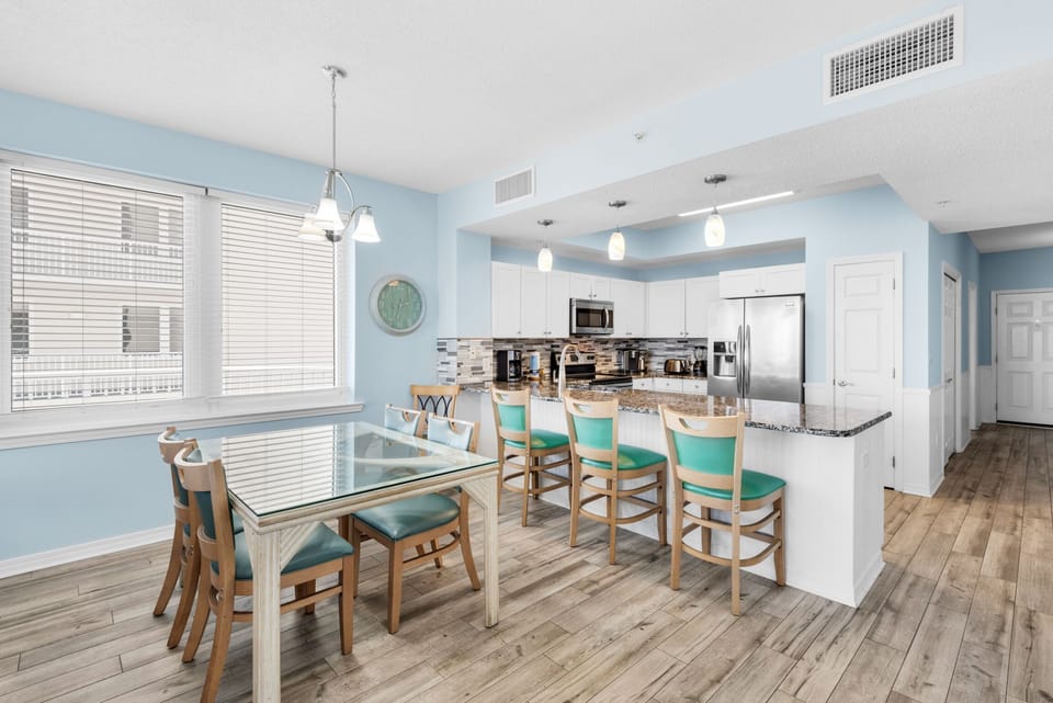 Dining and eat-in bar seating
