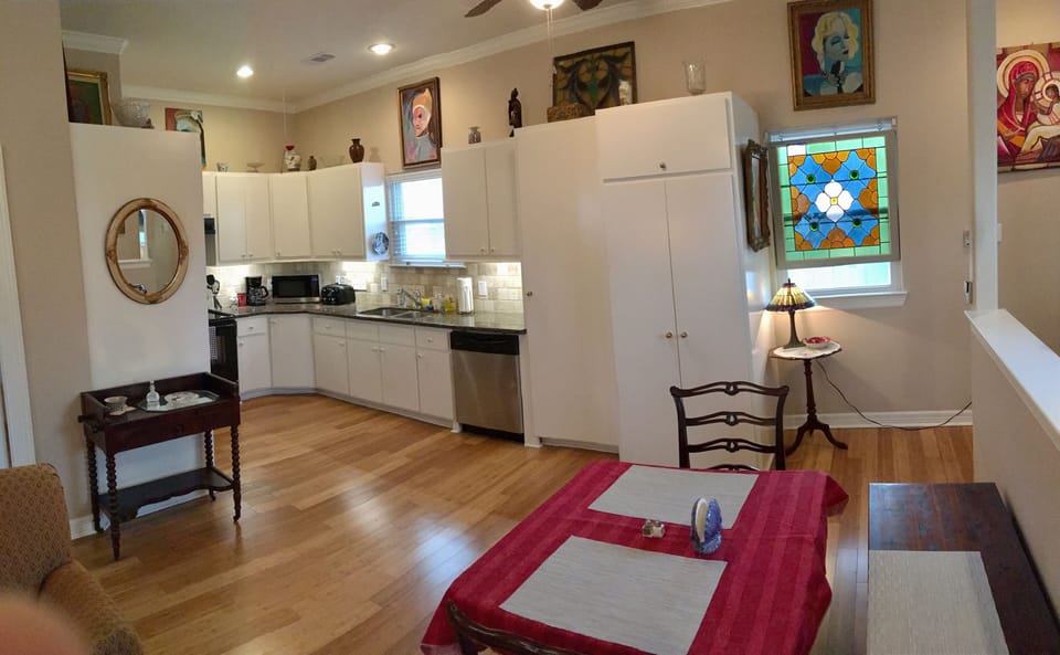 Large kitchen with pantry and stacked washer/dryer