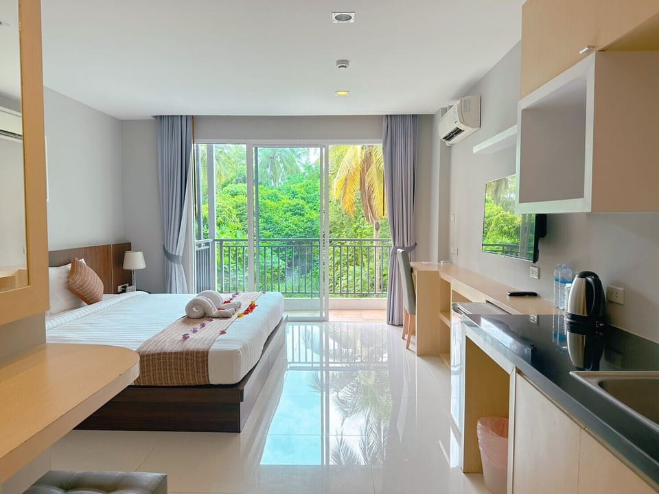 Superior Double Room | Individually furnished, desk, laptop workspace, soundproofing