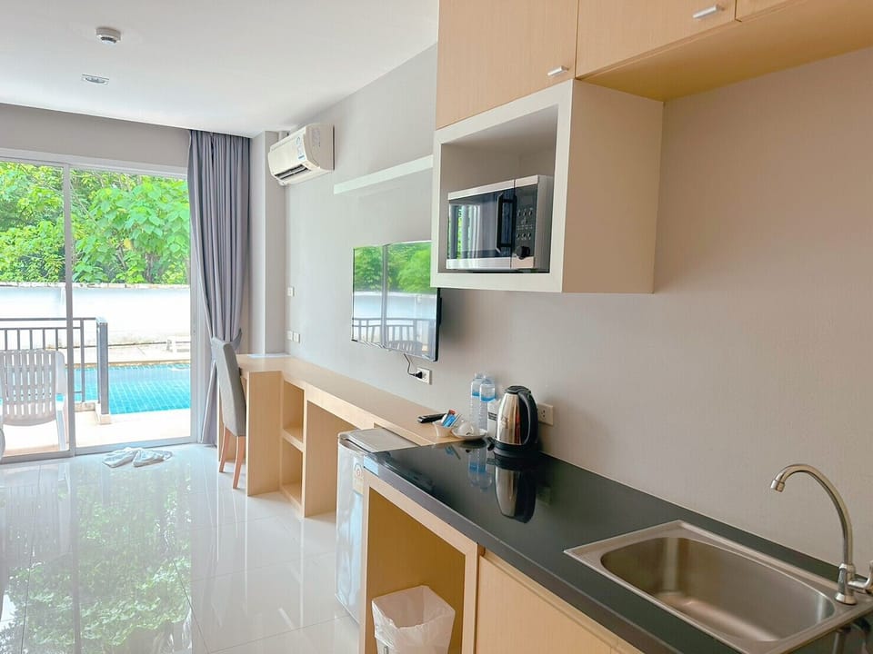 Deluxe Double Room, Pool Access | Individually furnished, desk, laptop workspace, soundproofing