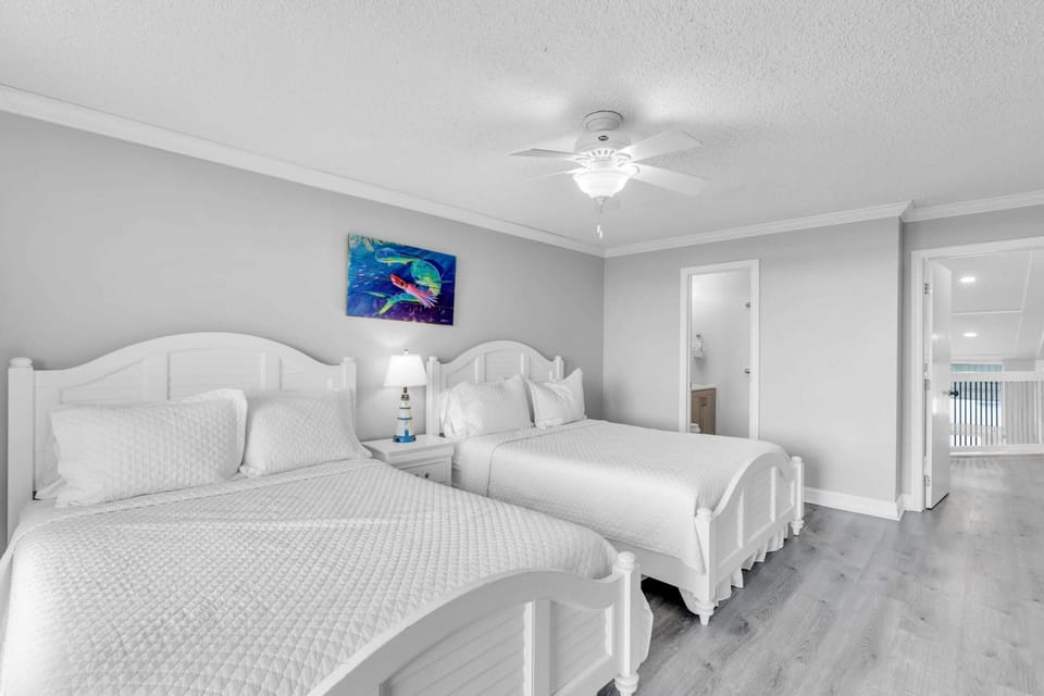 Upstairs Guest Bedroom with en-suite