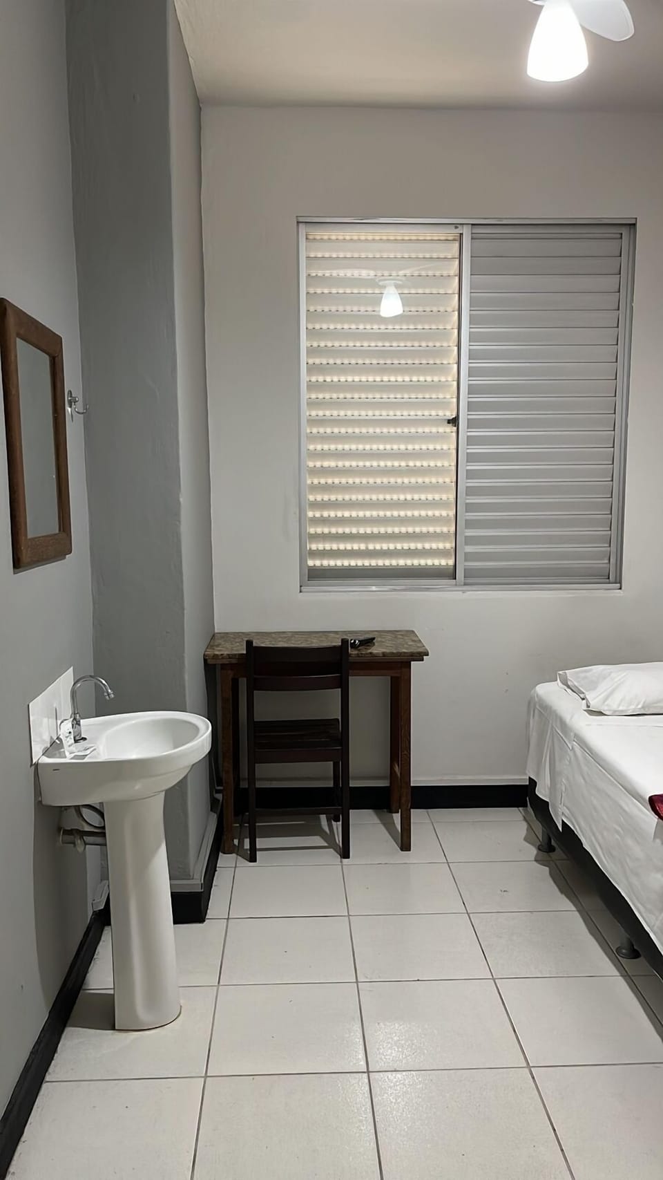 Basic Single Room | Desk, WiFi (free), bed sheets