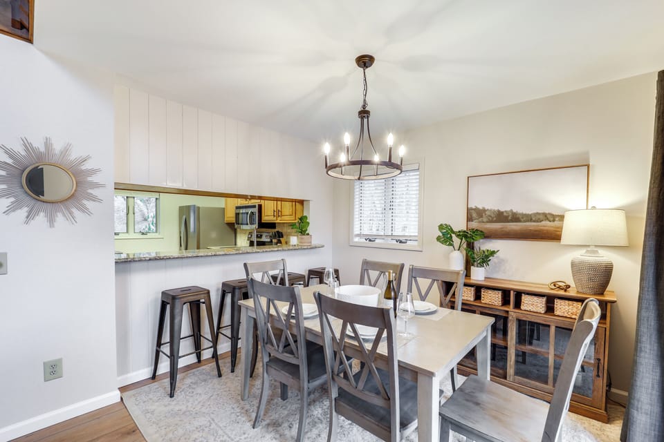 Dining Area | Dishware/Flatware | Trash Bags/Paper Towels