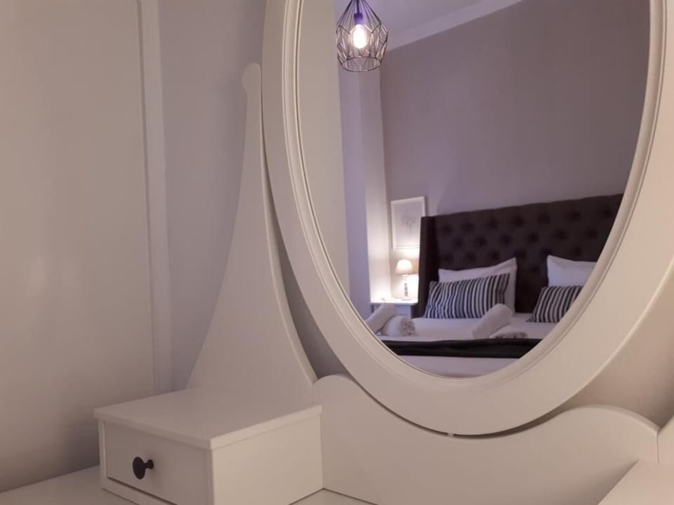 Suite 2 Bedrooms Apartment in Athens