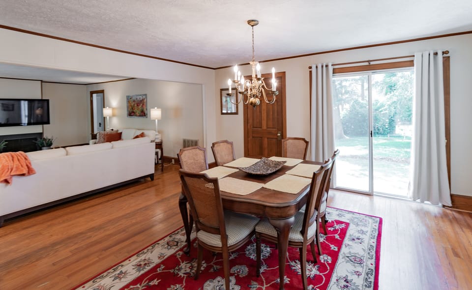 Dining room set for six!