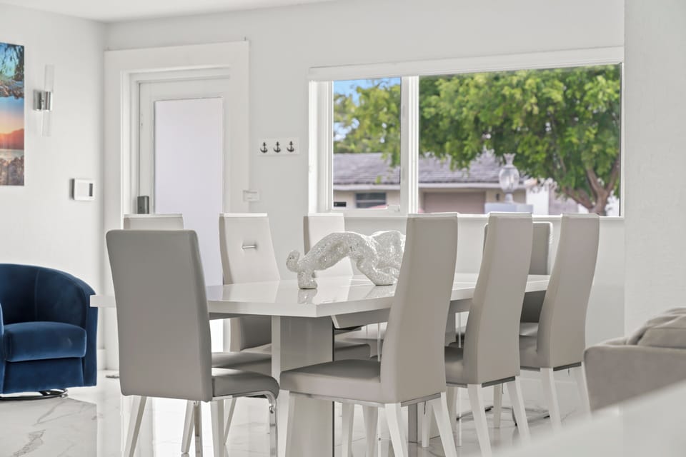 OMG! New and Trending Design Oasis - Unveil the Dining Room Marvel