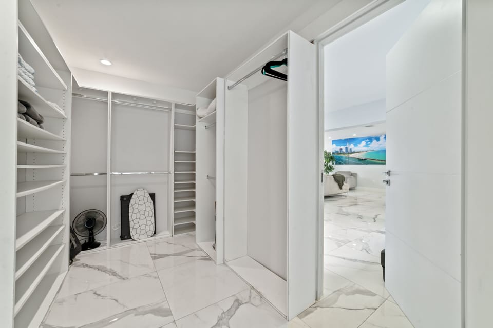Stay Organized and Stylish: VRBO Home with a Spacious Wardrobe Awaits!