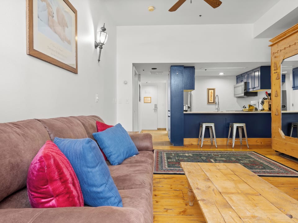 Sofa / Kitchen