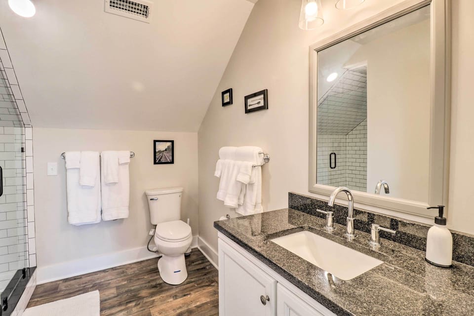 Full Bathroom | Complimentary Toiletries | Towels Provided | Walk-In Shower