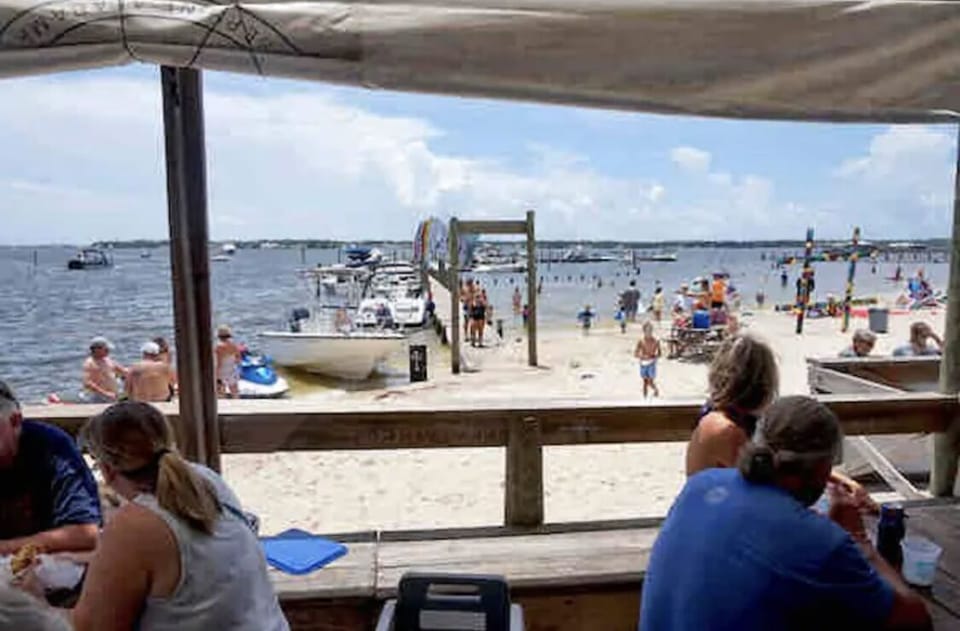 Pirates Cove - Short drive, or boat ride away!