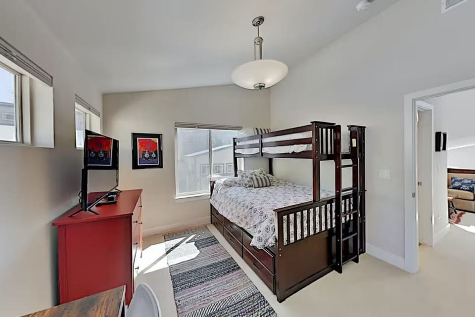 Upstairs bunk room, which can sleep up to 4 with the trundle bed
