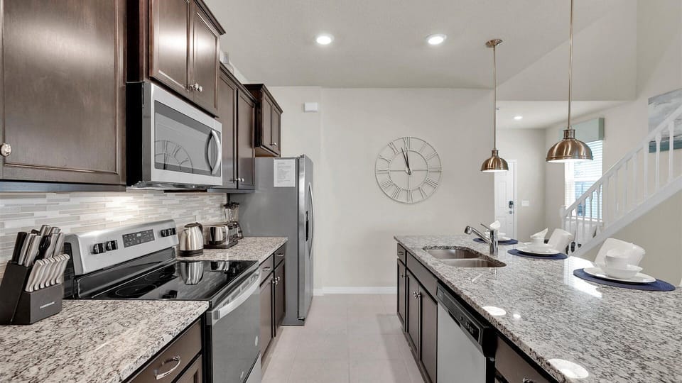 Kitchen (Angle)