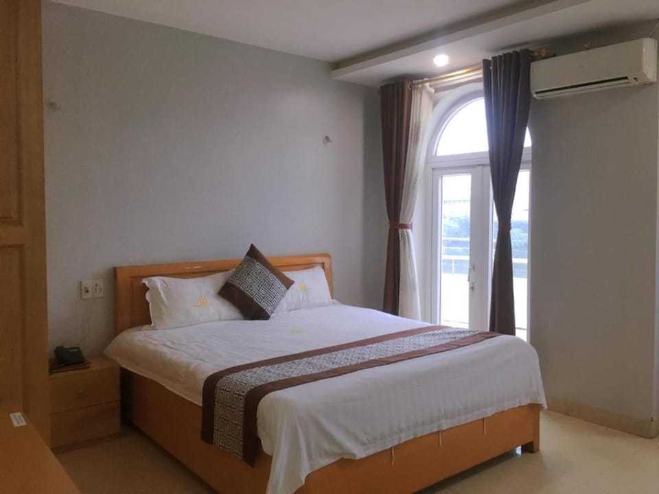 Standard Double Room | Minibar, desk, soundproofing, iron/ironing board (on request)