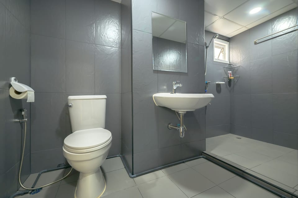 Exclusive Room | Bathroom | Shower, free toiletries, towels, soap
