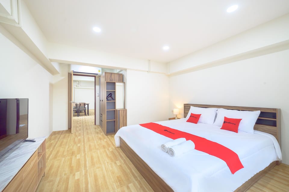 Exclusive Room | Desk, free WiFi, bed sheets
