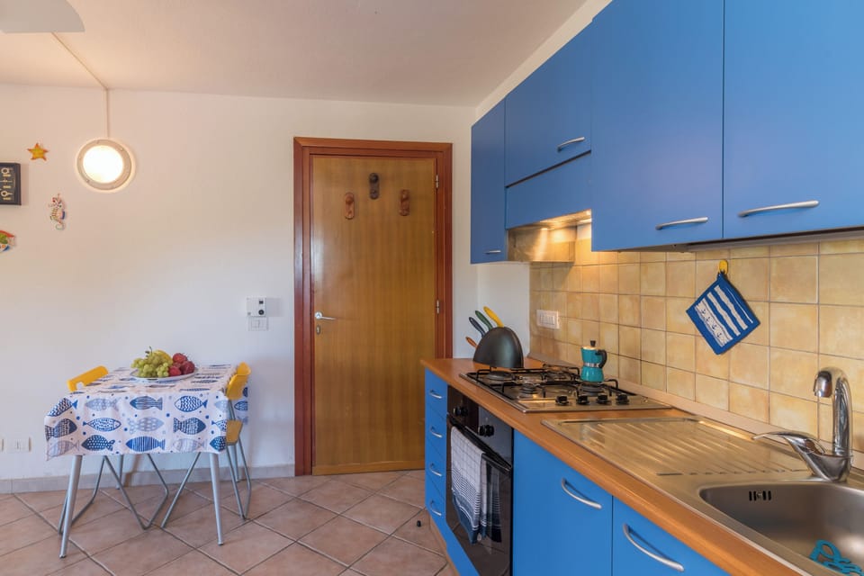 Family Apartment, 1 Bedroom, Terrace (Casa Emozione With Shared Pool) | Private kitchenette | Dining tables