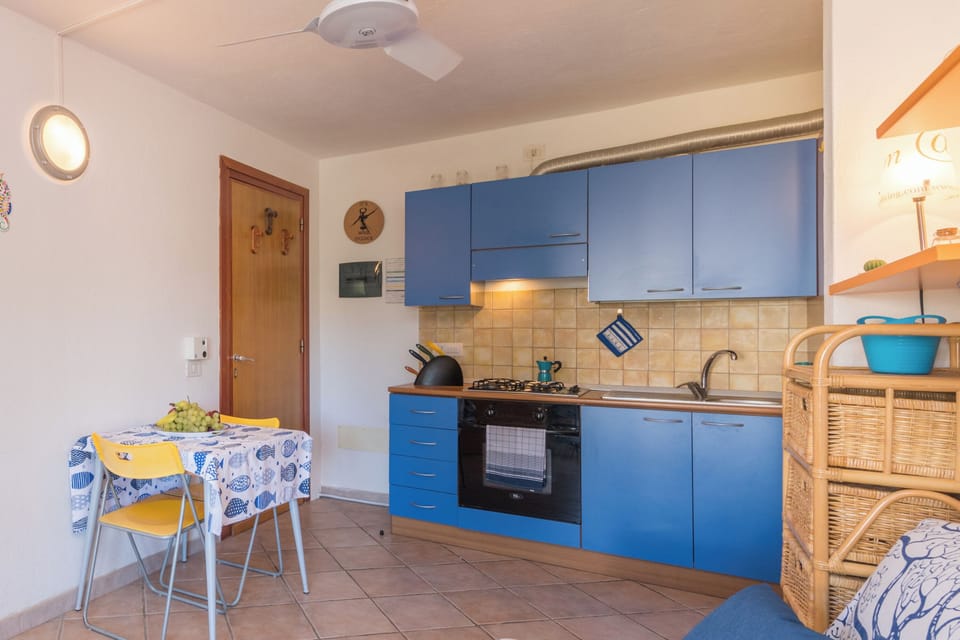 Family Apartment, 1 Bedroom, Terrace (Casa Emozione With Shared Pool) | Private kitchenette | Dining tables