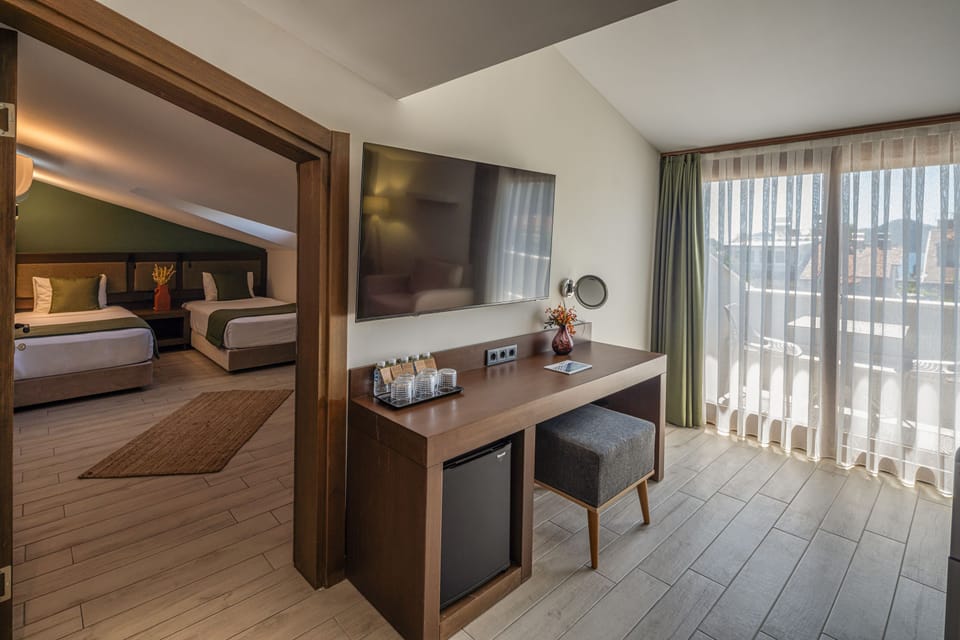 Suite Family | Premium bedding, minibar, in-room safe, desk