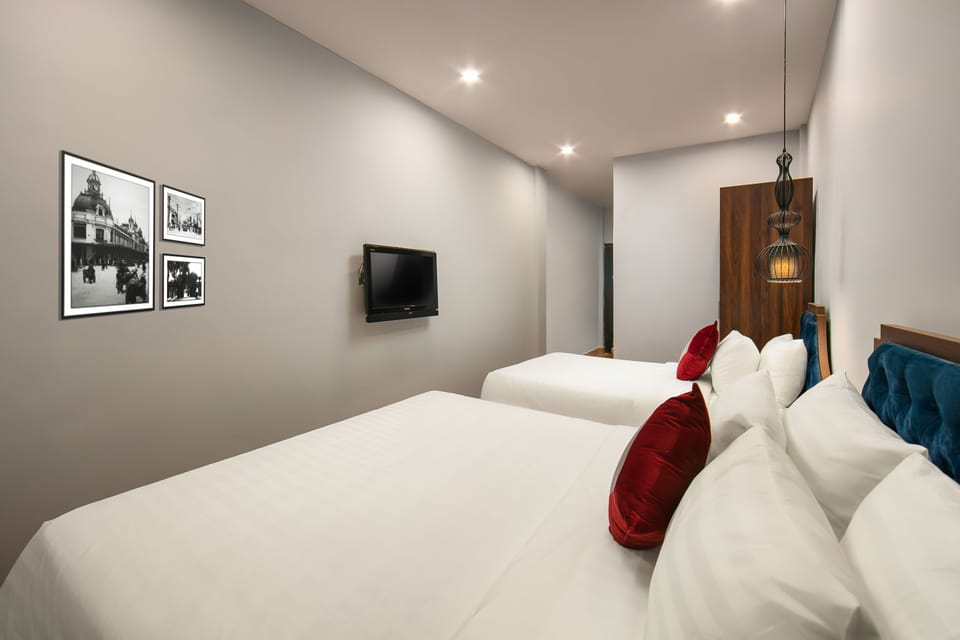 Minibar, iron/ironing board, free WiFi, bed sheets