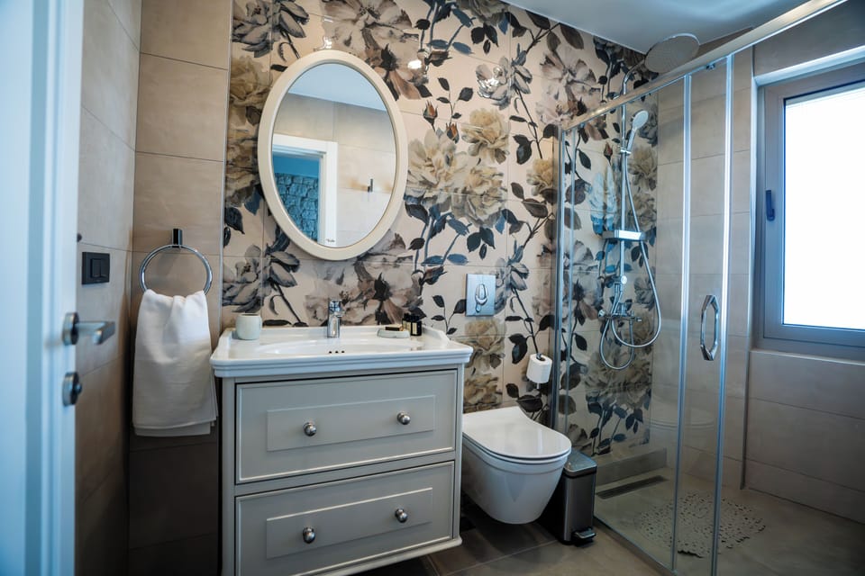 Premium Studio Suite, Non Smoking, Bay View | Bathroom | Shower, rainfall showerhead, free toiletries, hair dryer