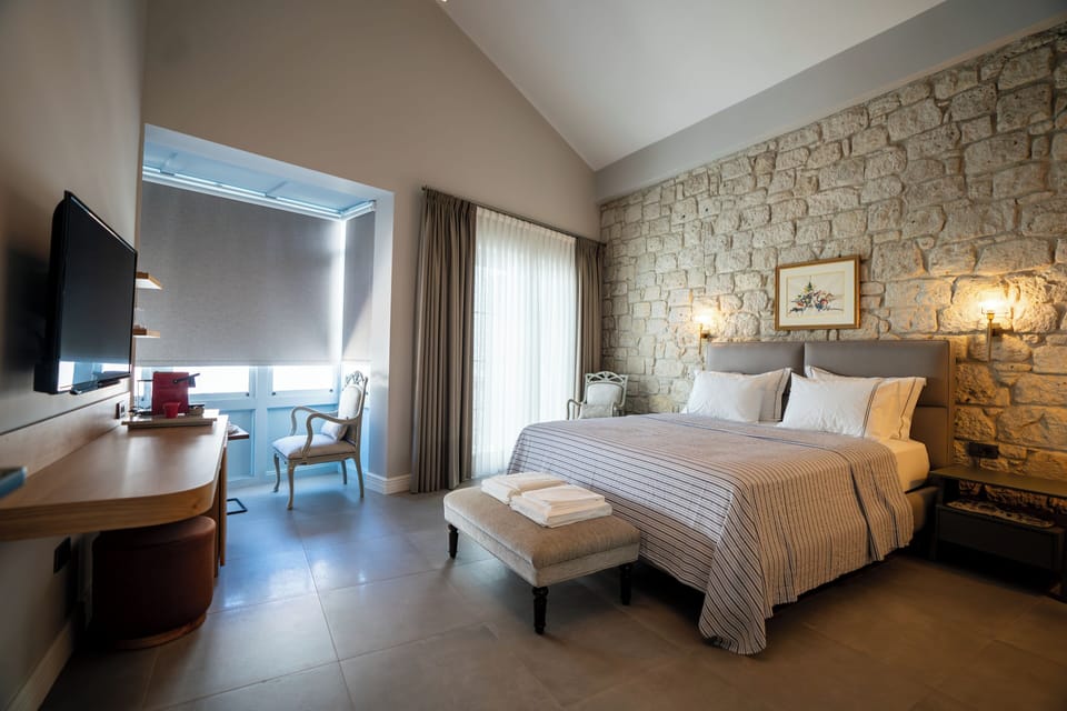 Premium Studio Suite, Non Smoking, Bay View | Premium bedding, down comforters, Tempur-Pedic beds, minibar