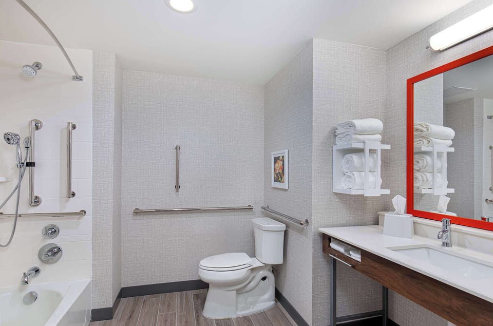 Room, 1 King Bed, Accessible (Hearing) | Bathroom | Hair dryer, towels
