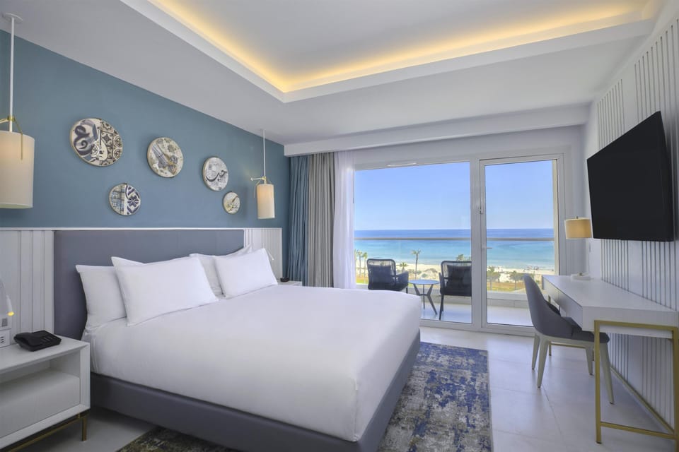 Deluxe Room, 1 Bedroom (Sea Front) | Egyptian cotton sheets, premium bedding, memory foam beds, minibar